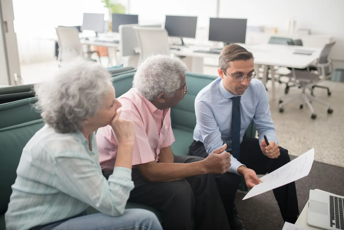 Conseiller recevant un couple