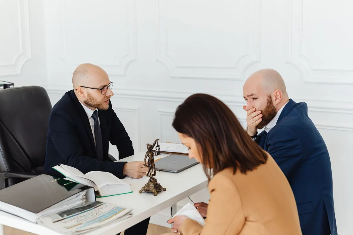Rendez-vous de clients dans un office notarial Rendez-vous de clients dans un office notarial