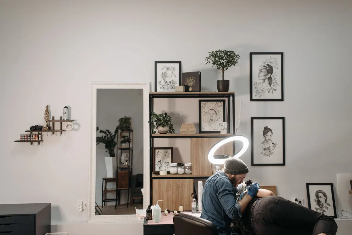 Intérieur d’un salon de tatouage Intérieur d’un salon de tatouage
